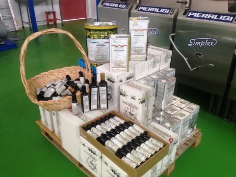 confezionamento lattine in cartoni serigrafati