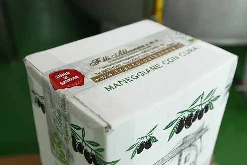 i cartoni sono chiusi con sigillo di garanzia